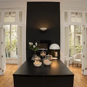 Cami Gallery בית הארחה
